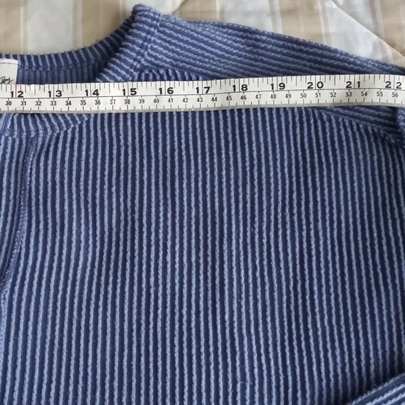 Comfy Ribbed Material Top - Picture 4 of 9